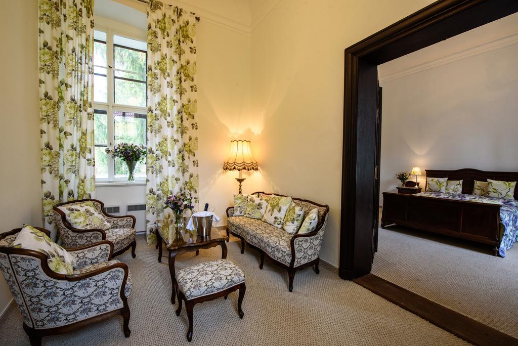 Chateau Hostacov Hotel Kültér fotó