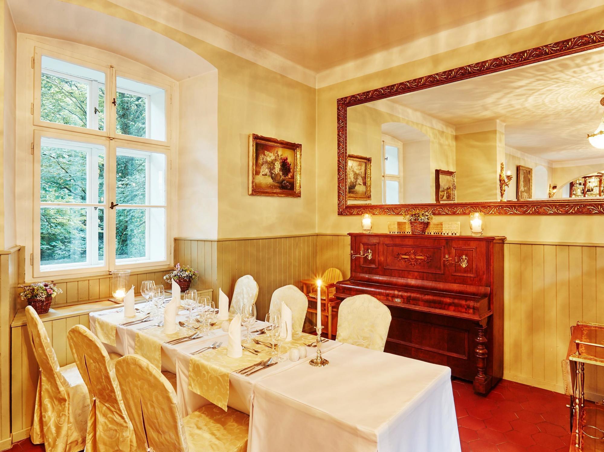 Chateau Hostacov Hotel Kültér fotó