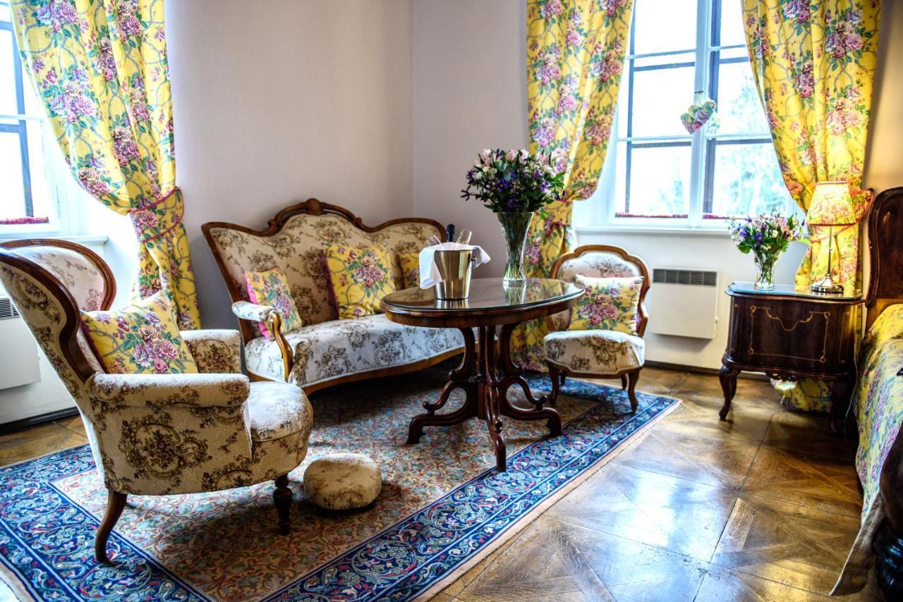 Chateau Hostacov Hotel Kültér fotó
