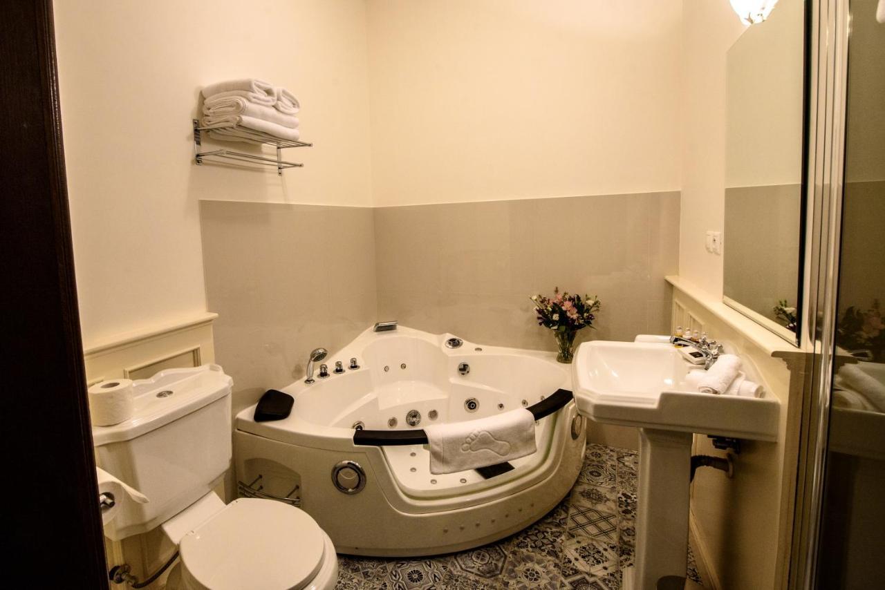 Chateau Hostacov Hotel Kültér fotó