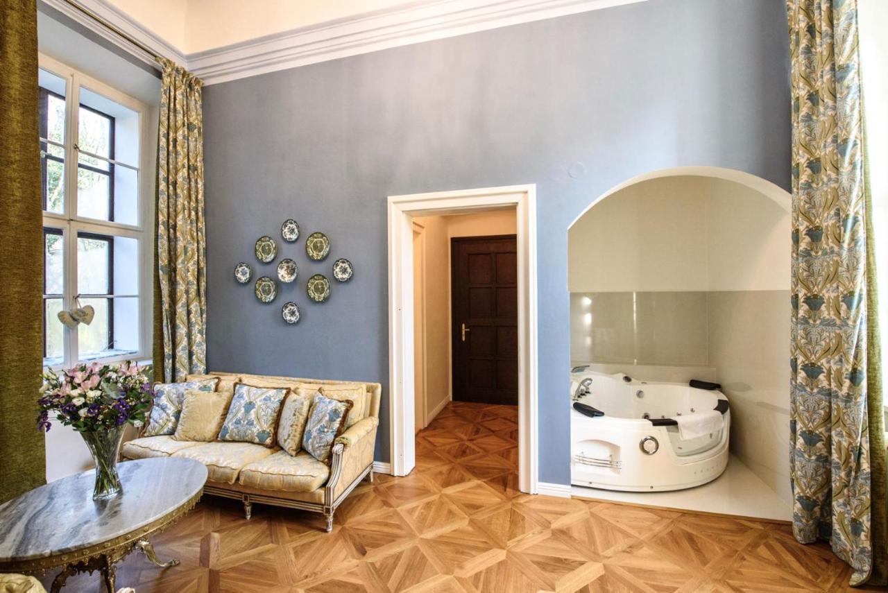 Chateau Hostacov Hotel Kültér fotó
